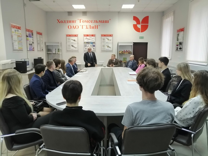 круглый стол