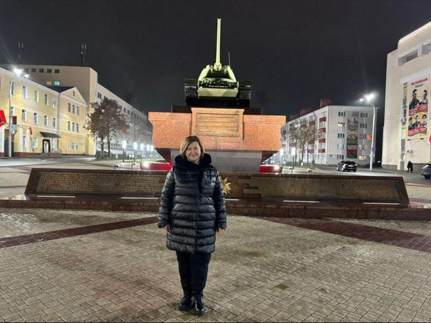 На площади у танка